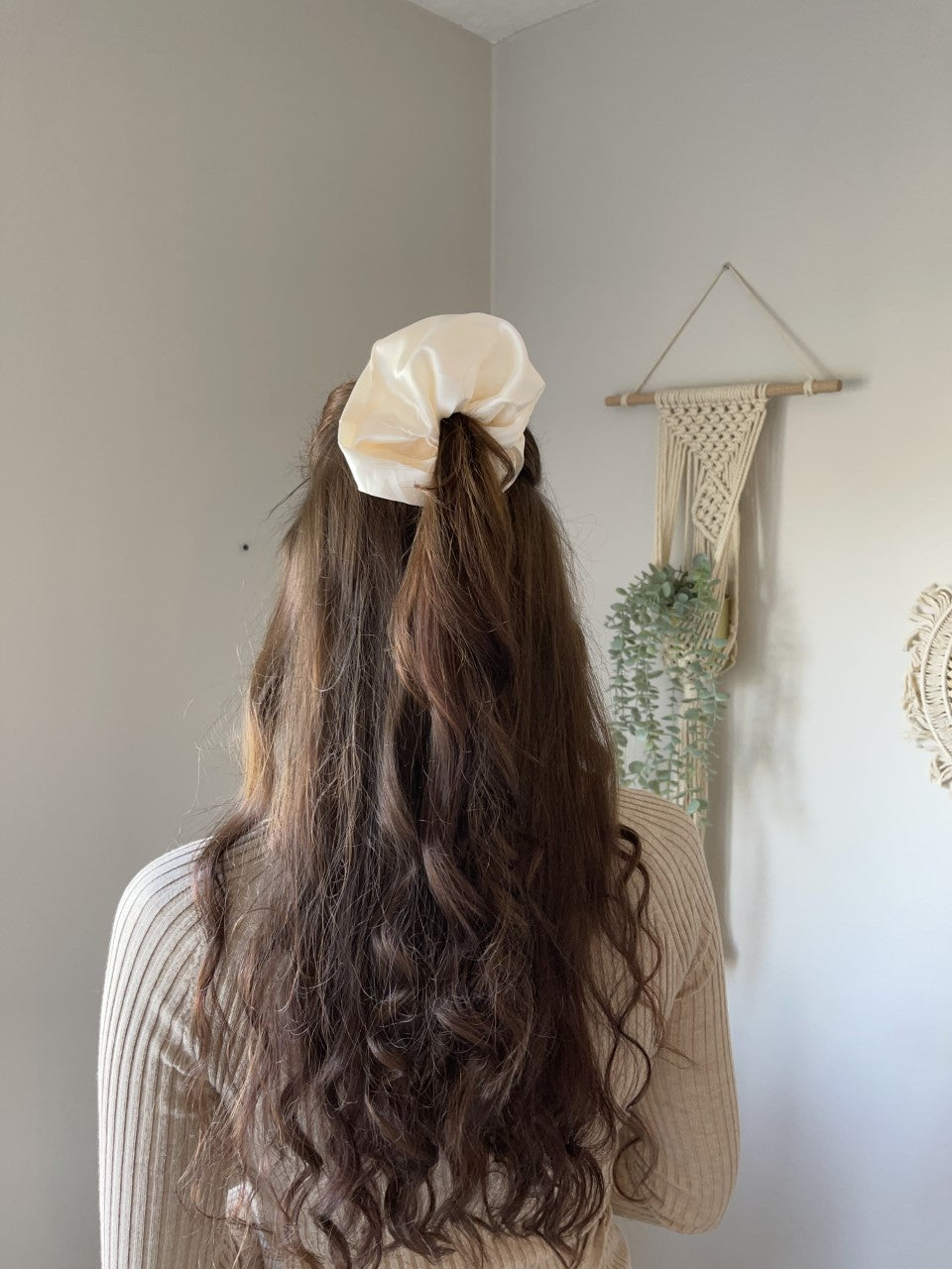 Scrunchie satijn gebroken wit