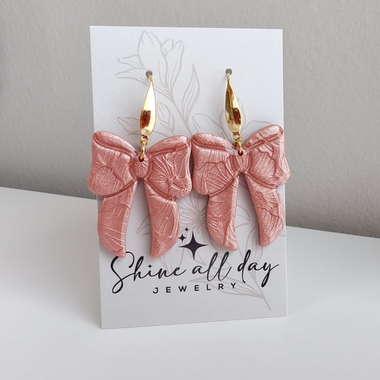 Polymeerklei oorbellen strik rosé goud